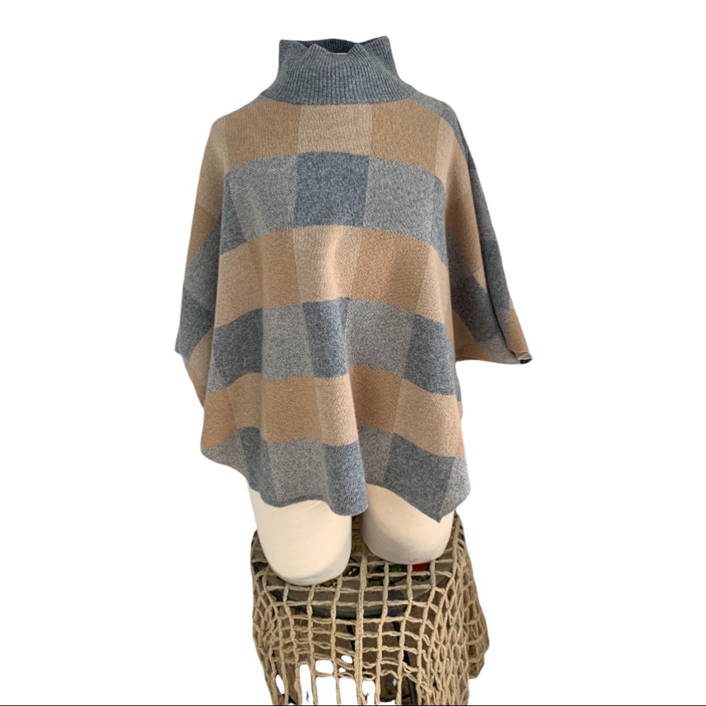 Poncho - Picture 2 of 5